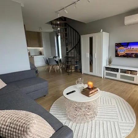 Mila Lakeview House