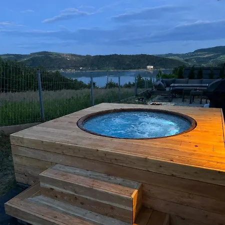 Mila Lakeview House *